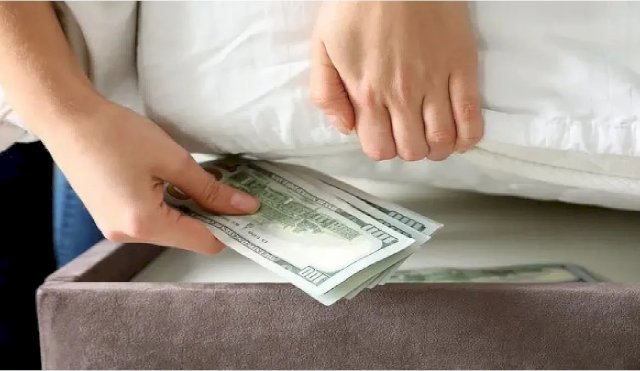 DOLAR